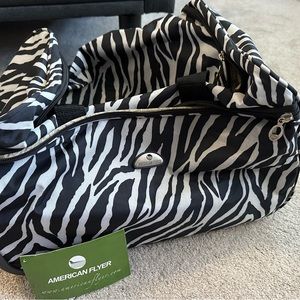 travel bag with wheels